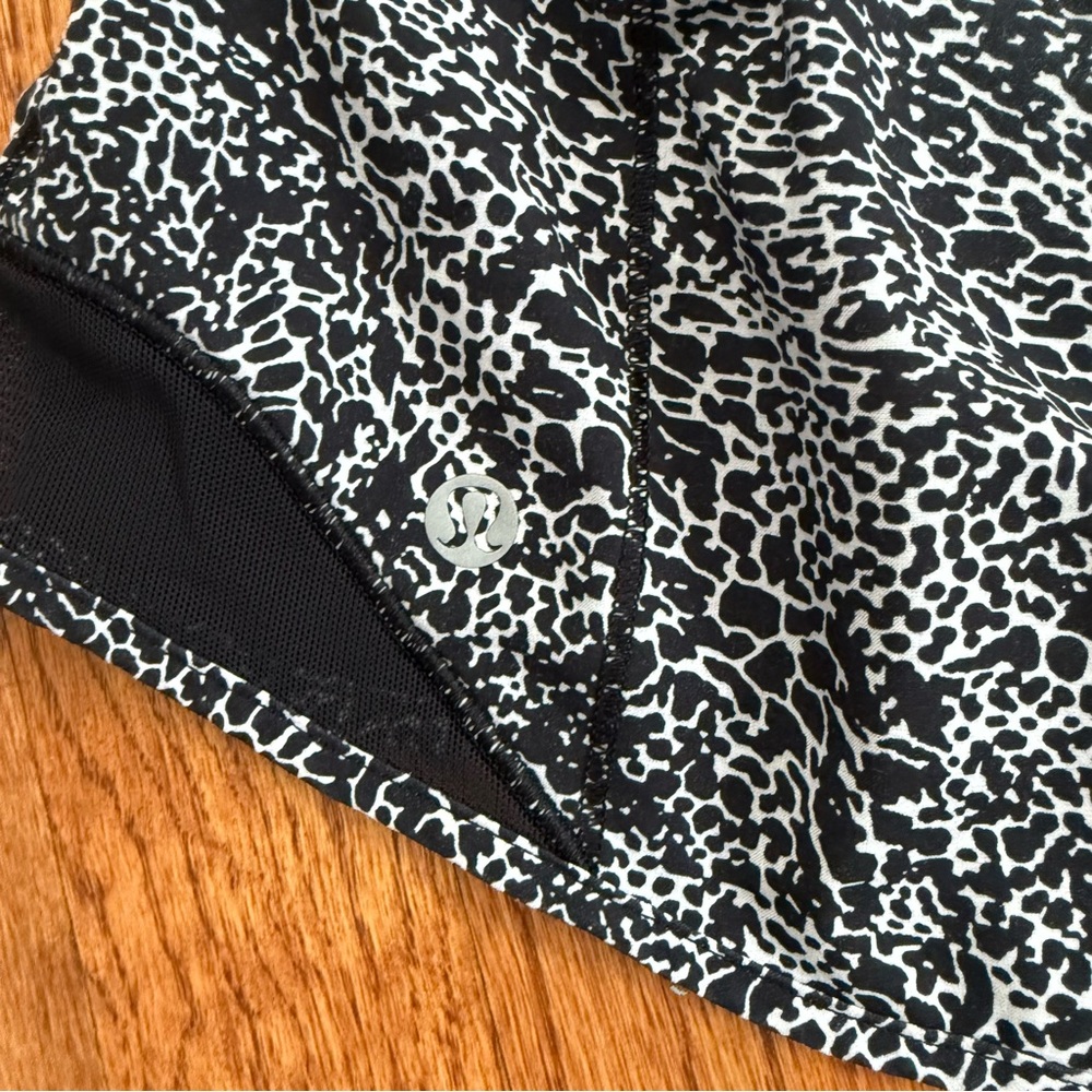 Lululemon Hotty Hot Short II 2.5" in Polar Shift Inverse Alpine White Black 10 - Picture 10 of 14